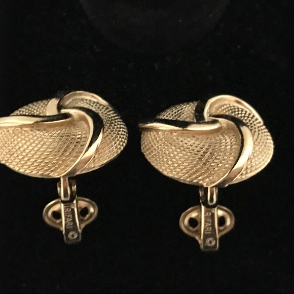 RARE VTG 1960s Crown Trifari Gold Tone Statement Earrings Basketweave Design - Picture 10 of 15